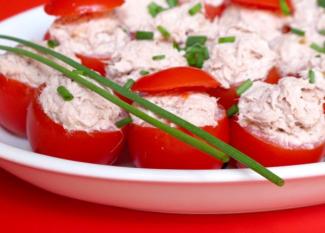 Receta infantil de tomates rellenos de atún