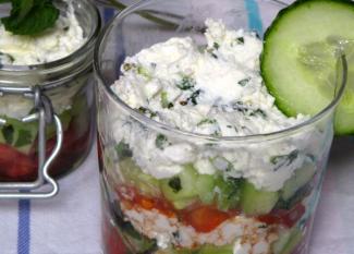 Receta infantil de verrine de tomate con queso de cabra