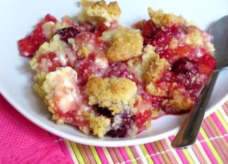 Receta infantil de crumble de frutos rojos con chocolateblanco