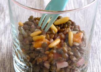 Receta infantil de ensalada de lentejas con salmón