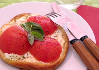 Receta infantil de tartaleta de tomates y queso de cabra