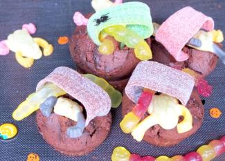 Receta infantil de calderos de chocolate con golosinas