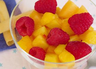 Receta infantil de ensalada de frutas de verano