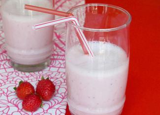 Receta infantil de batido de platano y fresas