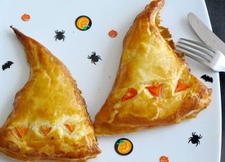 Receta infantil de halloween de calzone sombrero de bruja