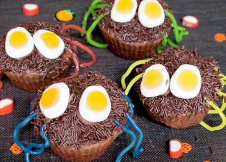 Receta infantil para halloween de magdalenas arañas