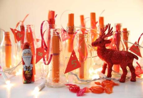 Calendario de Adviento casero con botellas: manualidad para niños