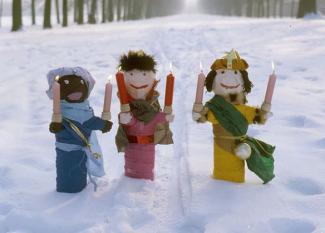 Manualidad infantil para fabricar candelabros de Reyes Magos para Navidad