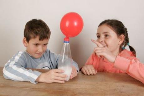 Inflar un globo sin soplar: experimento para niños