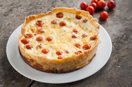 Tarta salada de tomates cherry y jamón