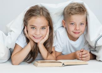 Niños y niñas lectura