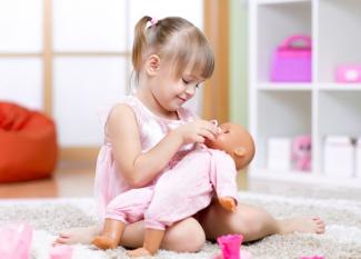 ¿Por qué a tu hija le gusta jugar con muñecas?