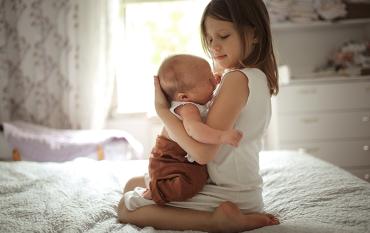 5 responsabilidades que nunca debe asumir el hermano mayor