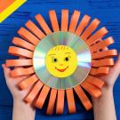 Sol decorativo. Manualidades con CDs reciclados para niños