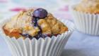 Muffins de manzana y arándanos. Dulces sin azúcar para toda la familia