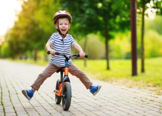 cómo enseñar al niño a montar en bici