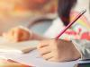 Cómo ayudar a un niño zurdo a escribir 