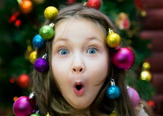 6 bolas de Navidad caseras para hacer con los niños. Manualidades fáciles