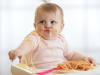 ¿Cuándo empieza el bebé a comer solo?