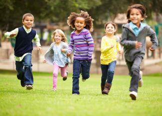 9 beneficios del juego al aire libre para los niños