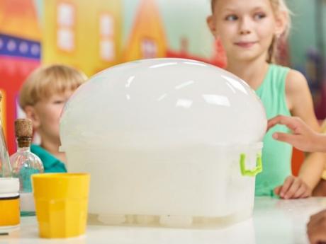 Cómo hacer burbujas gigantes caseras. Experimentos de ciencia