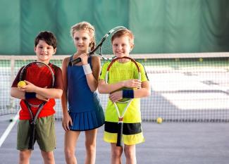 9 geniales beneficios del tenis para los niños