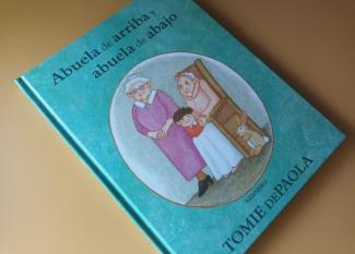 Abuela de arriba y abuela de abajo. Libro para niños sobre la vejez