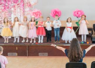 El baile de fin de curso de los niños: lo que debemos hacer y lo que no