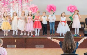 Baile de fin de curso de los niños: qué hacer y qué evitar para ayudarles