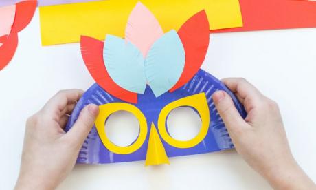 Manualidades: Máscara de Carnaval con un plato de plástico para disfraces infantiles