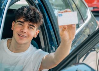 Conducir coche a los 17 años en España