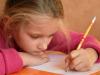 Beneficios de escribir a mano para los niños