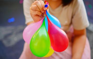 Juegos infantiles refrescantes para el verano (sin piscina o playa)