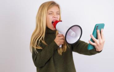 Cómo desarrollar el pensamiento crítico de los niños en la era de la desinformación