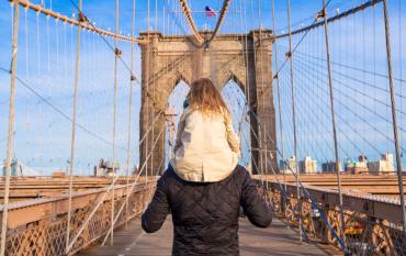 Ciencia en mini rutas urbanas para niños: puentes, relojes de sol y fuentes con truco