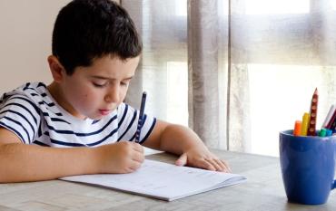 Lo que pasa en el cerebro de los niños cuando escriben a mano