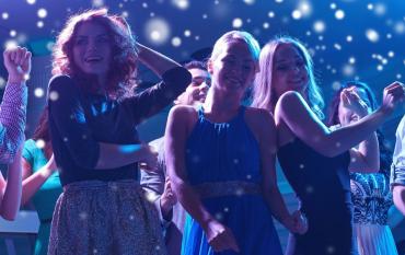 ¿Cuándo debo dejar salir en Fin de Año a mi hijo adolescente?