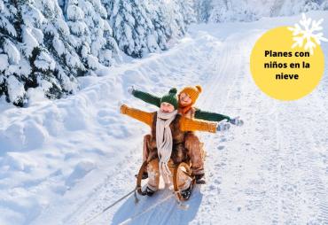 Los mejores planes con niños en la nieve en España