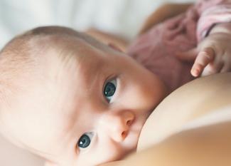 Hasta cuándo dar el pecho al bebé