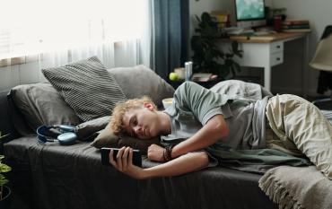 La pereza del adolescente: cuando el “luego lo hago” empezó muchos años antes