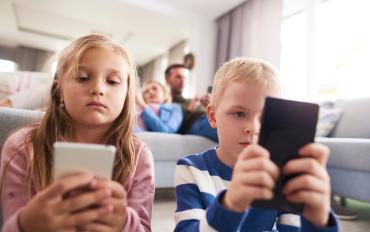 Las 7 señales claras que confirman que las pantallas están afectando a tu hijo