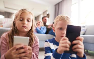 Las 7 señales claras que confirman que las pantallas están afectando a tu hijo