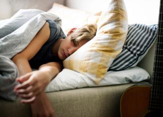 A qué hora deben dormir los adolescentes