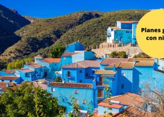 Pueblos de los pitufos con niños