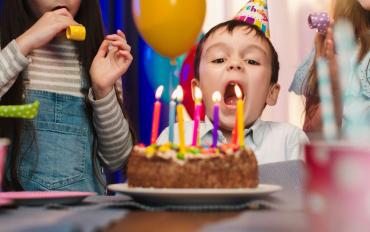 Feliz cumpleaños hermano: frases, mensajes y cartas bonitas para felicitarle