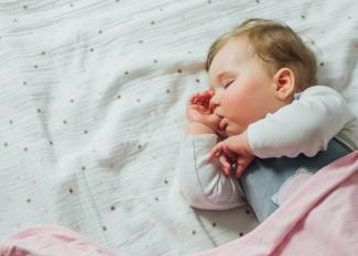 Por qué mi hijo se chupa el dedo