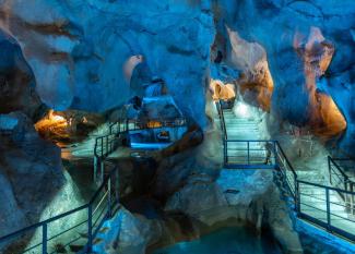 Cueva del tesoro con niños