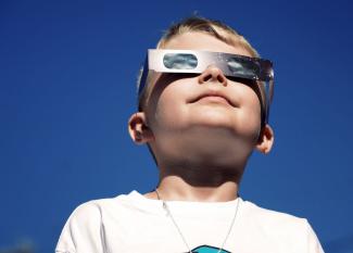 eclipse multisensorial con niños