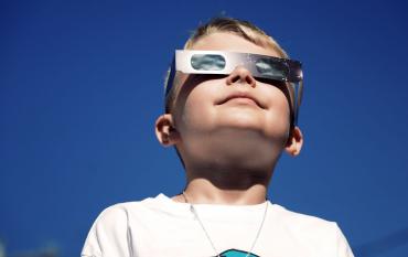 Cómo convertir el eclipse en una aventura multisensorial