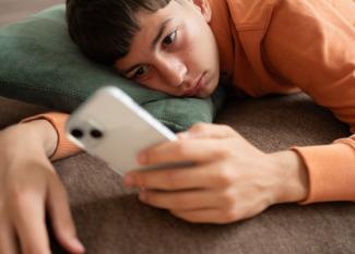 señáles de que tu hijo es adicto al movil
